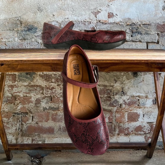 Earth Red Shimmery Flats with Mary Jane Strap - Picture 3 of 8